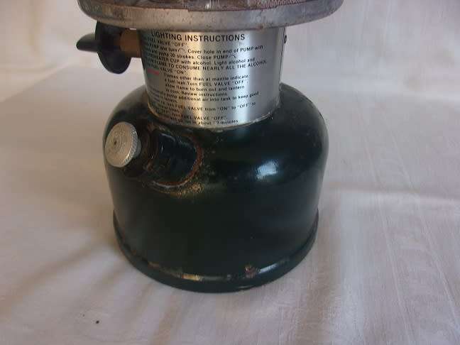 Vintage Coleman Model 214A700 pressure lantern