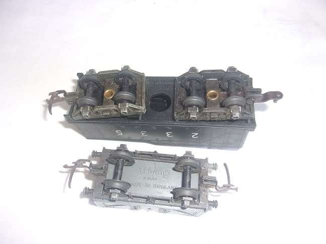 Large lot of HO/ OO gauge model railway accessories for 1 bid