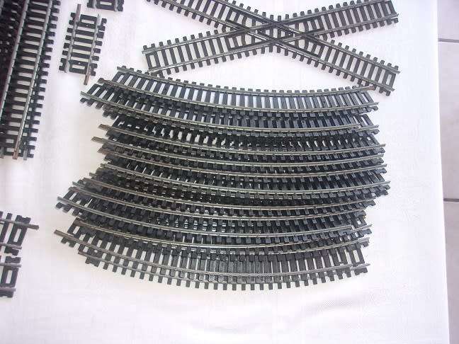 Large lot of HO/ OO gauge model railway accessories for 1 bid