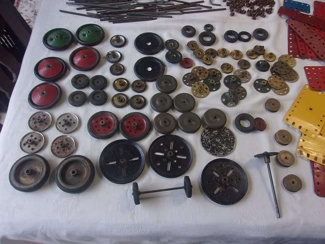 Huge lot of vintage Meccano parts - over 6kg