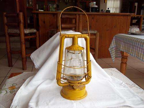Old Chalwyn Lynx paraffin lamp