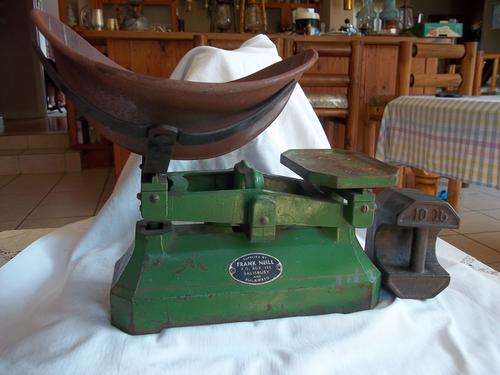 Old Chas. W. Brecknell Ltd scale and 10lb weight - Birmingham, England - prefer collection of item