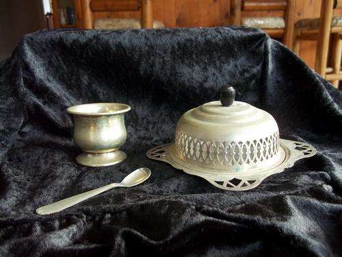 Lot of EPNS items - butter dish with glass inner, salt bowl with spoon. 1 bid for the lot!!!