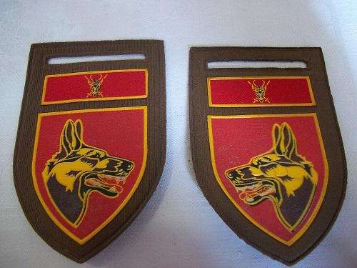 A pair of SADF Dog Centre Rubberised Shoulder Flashes