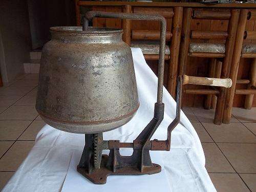 Vintage table top milk/ cream separator