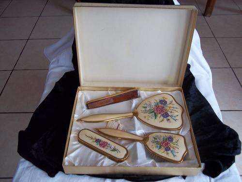 Lovely vintage Linek Vanity Set in Original Box - great condition