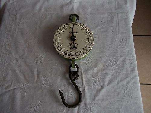 Vintage Salter 100Lb by 1/2 Lb spring balance scale