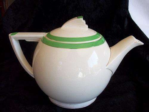 Beautiful vintage Wedgwood art deco tea pot