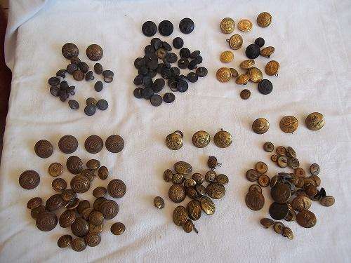 Huge collection (164) of vintage military buttons