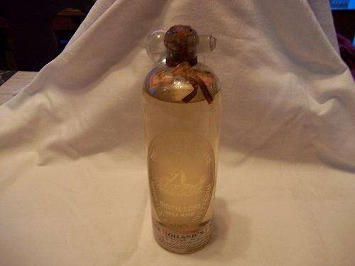 Sealed/full antique bottle of The Seahorse Brand Geneva gin - M.P. Pollen & Zoon c1900