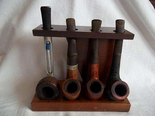 Lot of 4 lovely vintage smoking pipes with a pipe stand