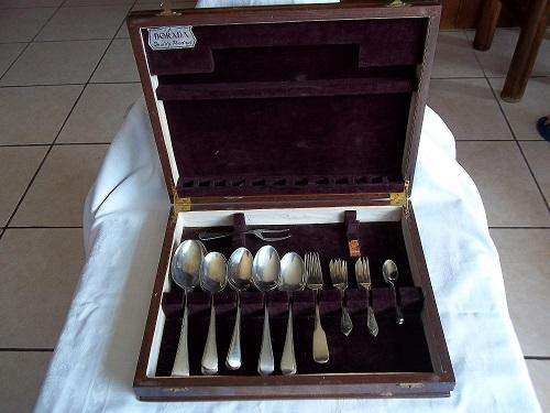 Lot of 30 mixed plated cutlery pieces in a cutlery box
