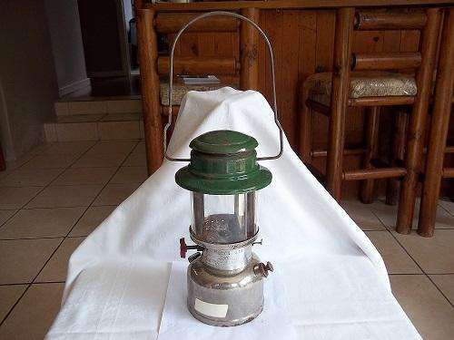 Vintage Coleman Model 339 kerosene pressure lantern