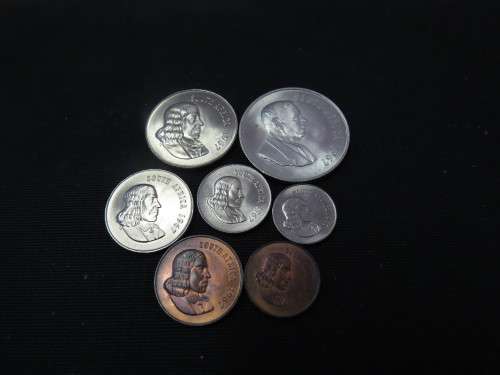 1967  E     set of UNC  coins incl  silver R1