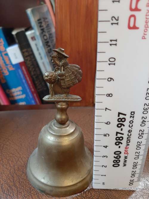 HIGHLY COLLECTABLE  VINTAGE BRASS BELL WITH CAST BRASS LADY FIGURINE HANDLE