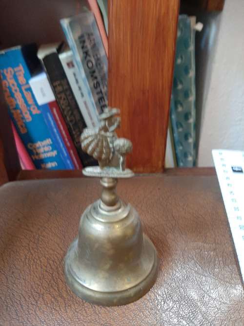 HIGHLY COLLECTABLE  VINTAGE BRASS BELL WITH CAST BRASS LADY FIGURINE HANDLE