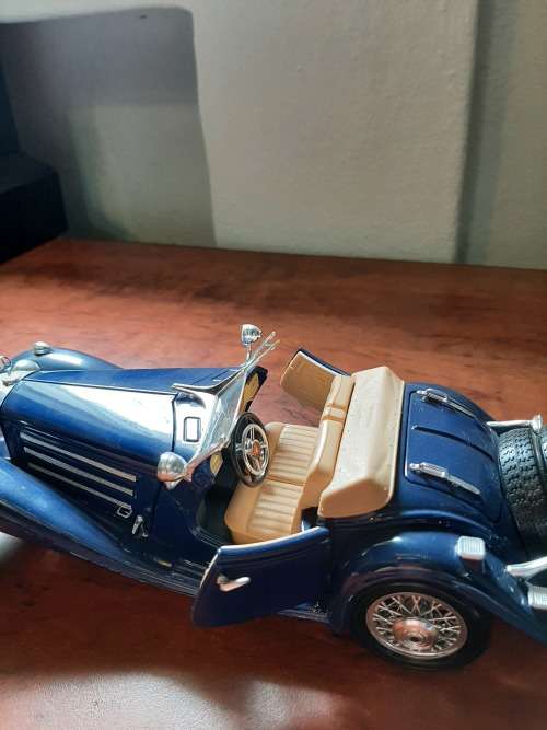 STUNNING  LARGE MODEL OF 1936 MERC ROADSTER