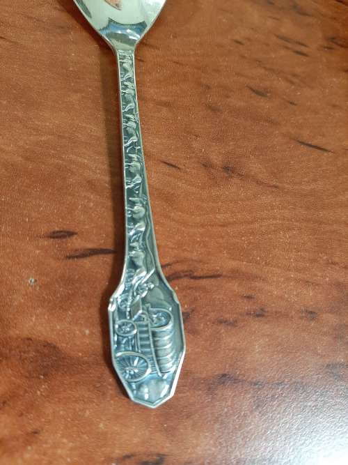 STUNNING VOORTREKKER 1938 GEDENK  TEA SPOONS AND SUGER SPOON IN ORIGINAL BOX HIGH QUALITY SP