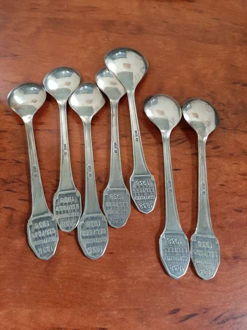 STUNNING VOORTREKKER 1938 GEDENK  TEA SPOONS AND SUGER SPOON IN ORIGINAL BOX HIGH QUALITY SP