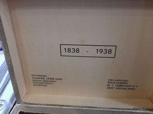 STUNNING VOORTREKKER 1938 GEDENK  TEA SPOONS AND SUGER SPOON IN ORIGINAL BOX HIGH QUALITY SP