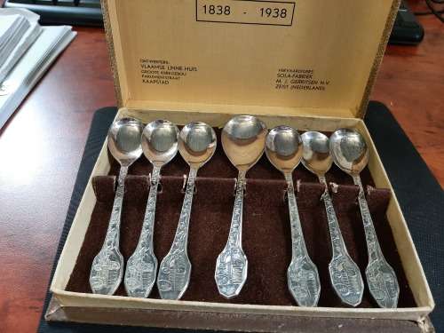STUNNING VOORTREKKER 1938 GEDENK  TEA SPOONS AND SUGER SPOON IN ORIGINAL BOX HIGH QUALITY SP