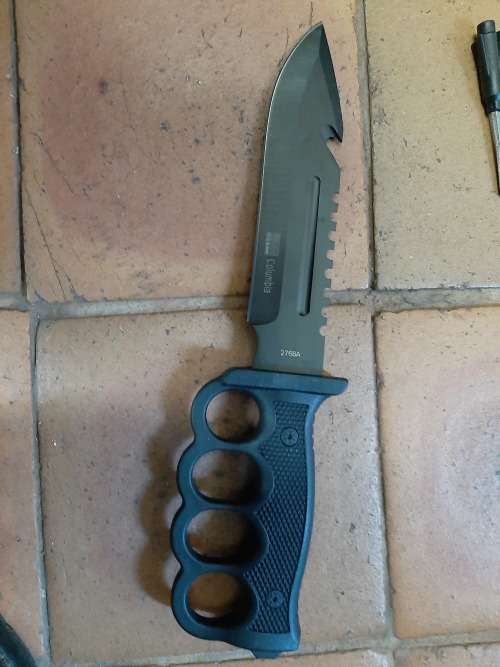 LARGE BLACK  SURVIVAL KNIFE   FLINT and COMPASS