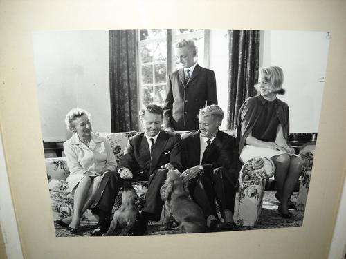 UNIQUE FIND!!!! VINTAGE ORIGINAL IAN SMITH (RHODESIA) FAMILY PHOTO