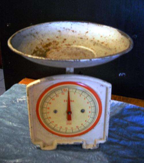 VINTAGE EFFEM KITCHEN SCALE MADE IN WEST GERMANY