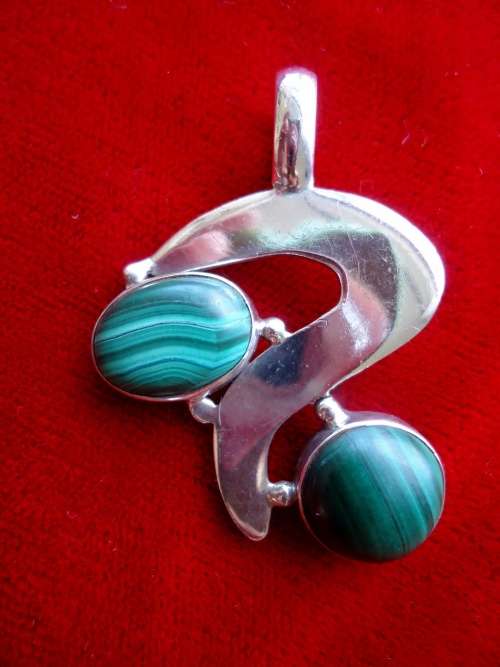 FUNKY LARGE VINTAGE  STERLING SILVER AND MALACHITE PENDANT