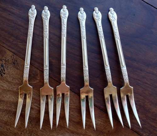 COLLECTABLE  SET OF SIX SILVERPLATE APOSTEL  PETITFOURS FORKS IN GREAT CONDITION,VERY COLLECTABLE!!
