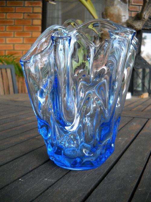 VINTAGE MURANO HANDKERCHIEF VASE IN GREAT CONDITION