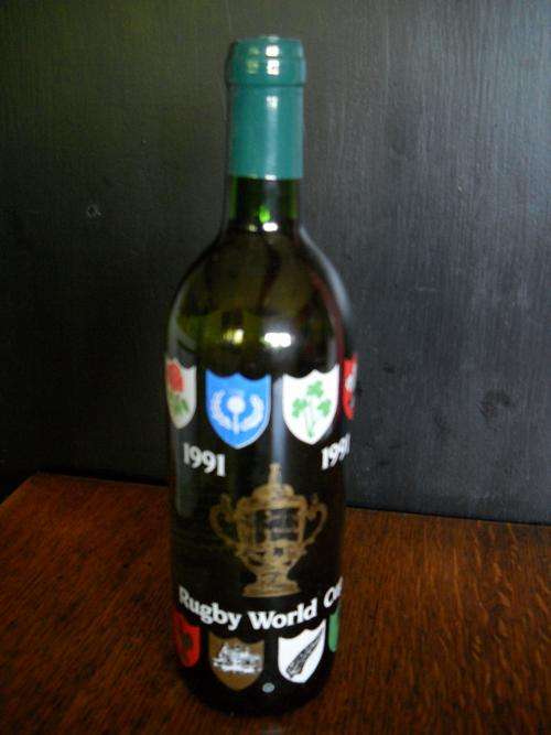 VINTAGE 1991 RUGBY WORLD CUP BOTTLE OF FRENCH BORDEAUX WHITE WINE