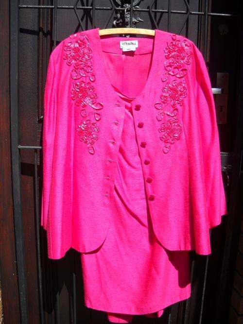 VINTAGE WOMAN'S JACKET AND SKIRT SIZE 40 SHOCKING PINK, MADE IN NEW YORK
