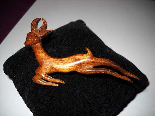 ELEGANT VINTAGE WOODEN SPRINGBOK BROOCH IN VERY GOOD CONDITION