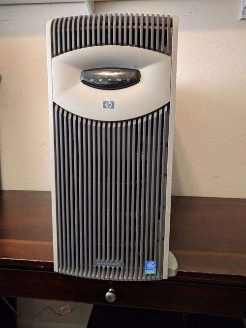 HP ProLiant ML350 G3 Tower Server 1 x Intel Xeon 2.0Ghz/8GB/4 x 146GB HDD