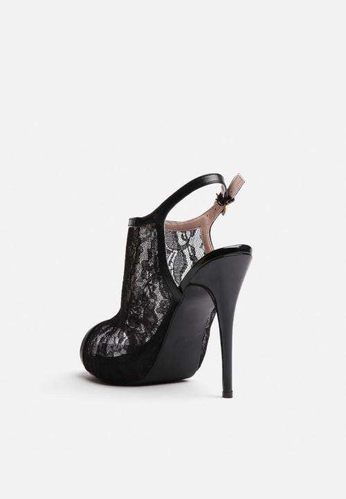 Ariana-FOOTWORK-Size 4