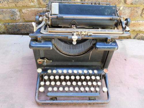 LOVELY ANTIQUE REMINGTON TYPEWRITER. NO RESERVE!!!