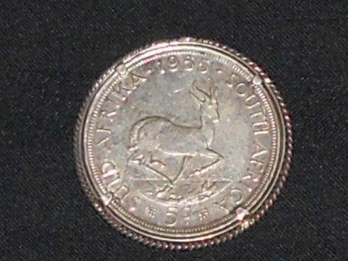 Stunning 1955 South African 5 Shilling coin with fine border decoration.See other pic.No reserve!!!