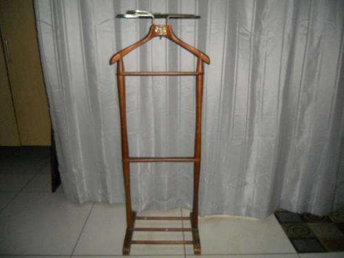 LOVELY VINTAGE BEECHWOOD DUMB VALET BY "NAJICO".NO RESERVE!!!