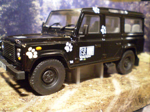 Corgi 1:43 LAND ROVER DEFENDER - BORN FREE - VA09706, MINT IN BOX!!!