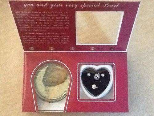 Wish Love Pearl Gift ( 1 ring, set of earrings and 1 necklace with the Mistry colour Pearl.