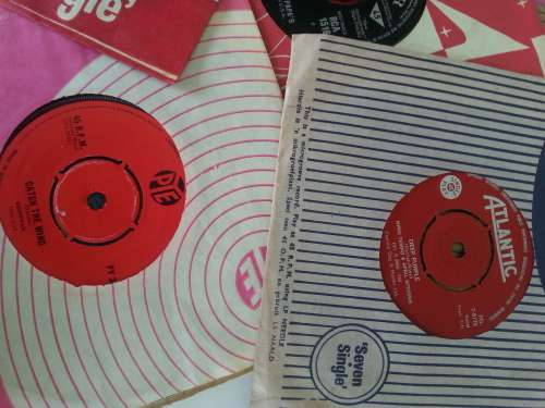 ASSORTMENT OF 17 SEVEN SINGLES