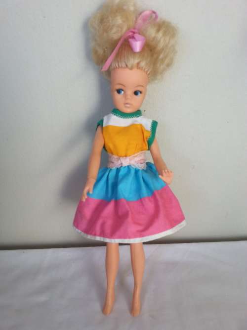 VINTAGE SINDY DOLL - 1979 2 GEN 1077