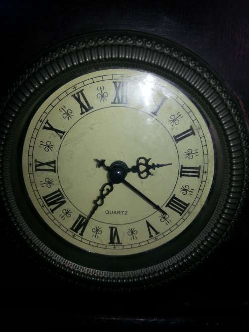 ALTAV QUARTZ CLOCK - WORKING