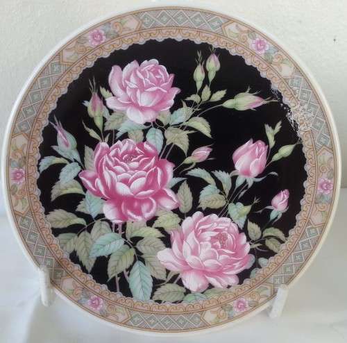 3 X SMALL DECORATIVE IMARI PLATES