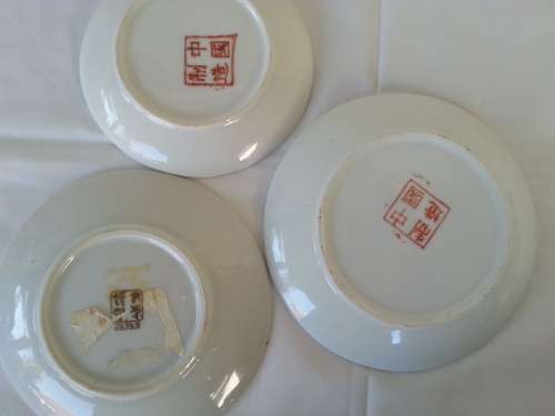 3 X SMALL DECORATIVE IMARI PLATES