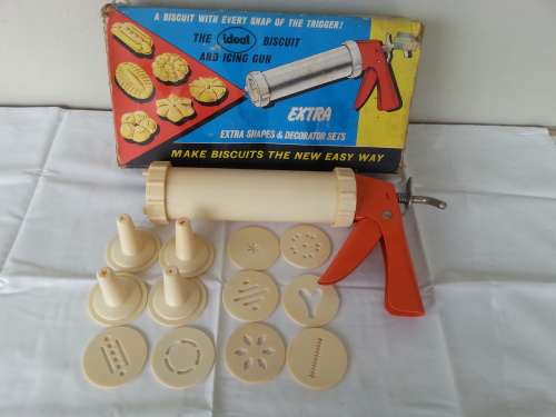 VINTAGE BOXED BISCUIT AND ICING GUN