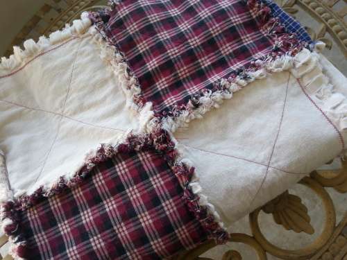 GORGEOUS TRADITIONAL RAG QUILT/THROW - 150 CM X 190 CM