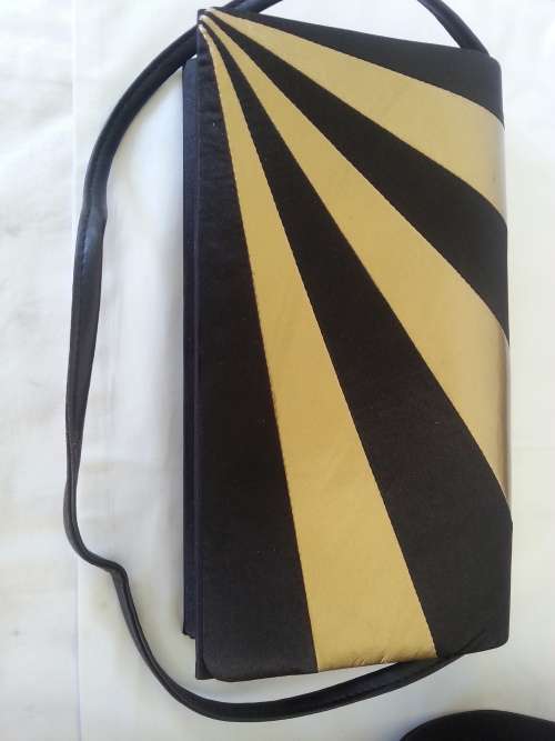 ASSORTMENT OF (5) BLACK / GOLD EVENING BAGS
