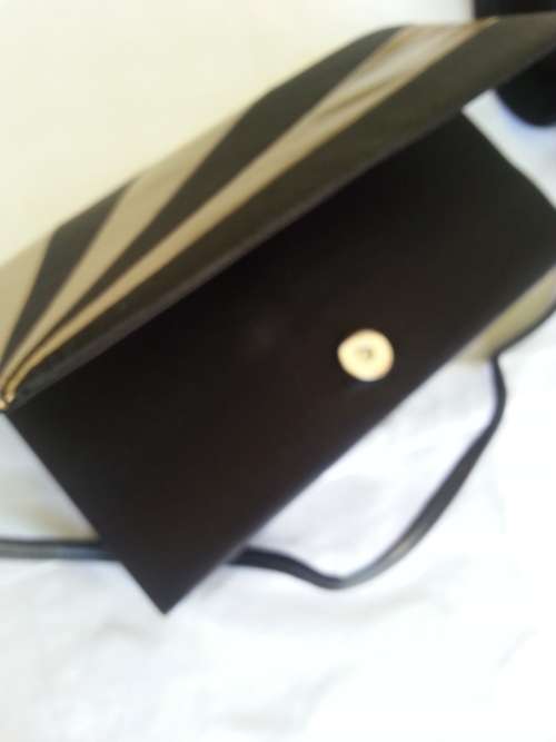 ASSORTMENT OF (5) BLACK / GOLD EVENING BAGS